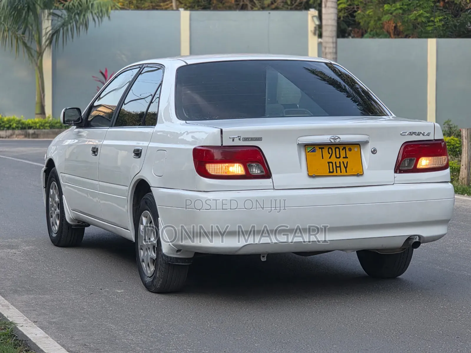 Toyota Carina 2000 White