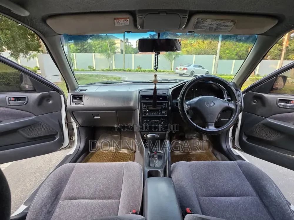 Toyota Carina 2000 White