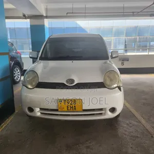 Toyota Sienta 2006 White