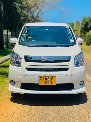 Toyota Noah 2009 Pearl