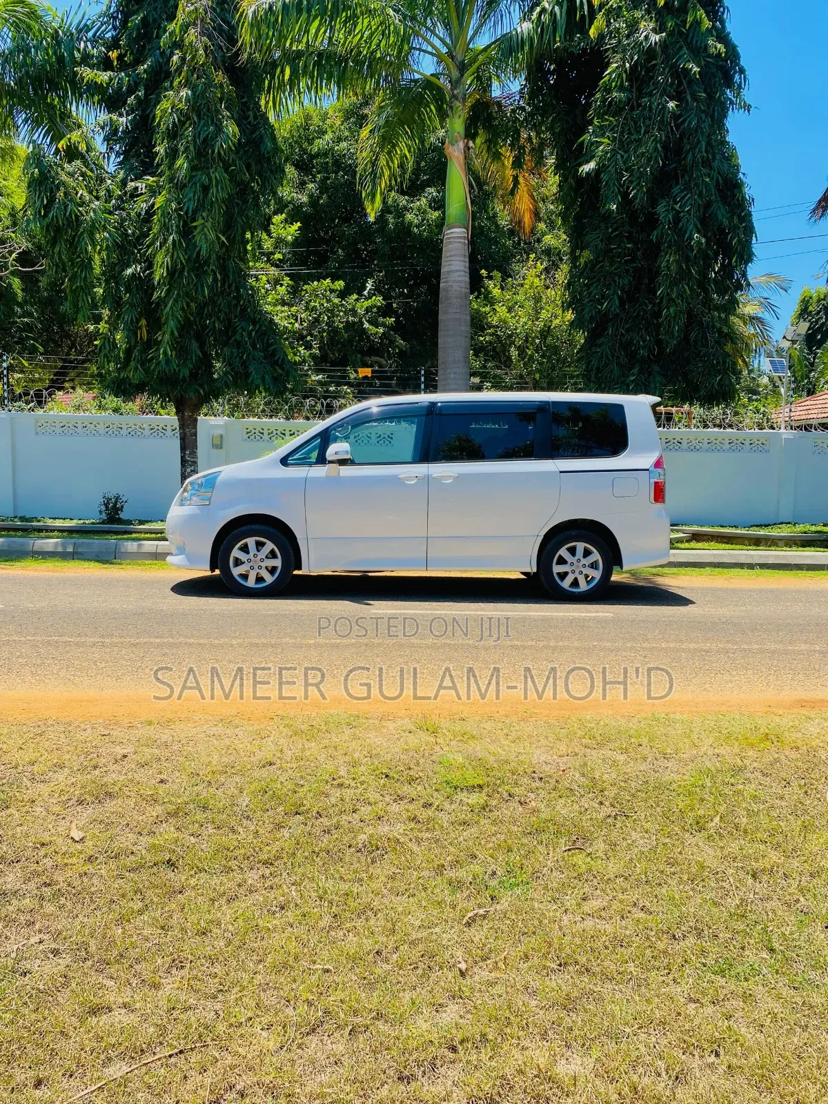 Toyota Noah 2009 Pearl