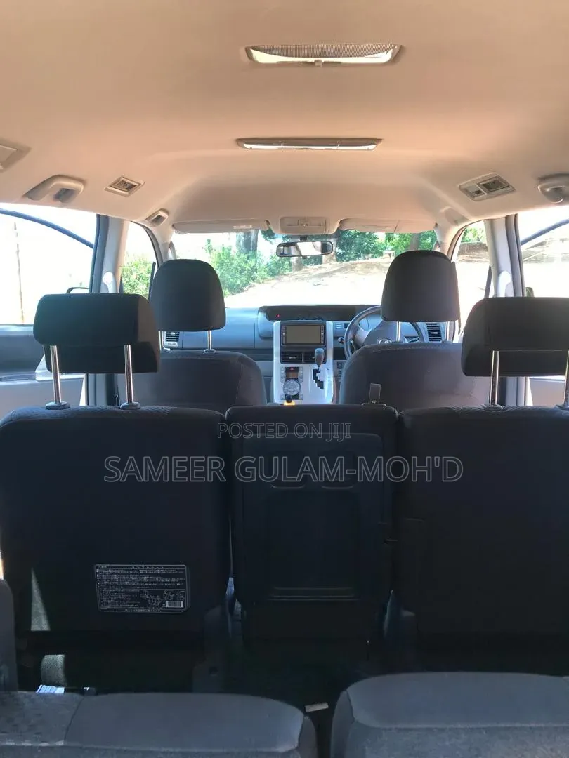 Toyota Noah 2009 Pearl