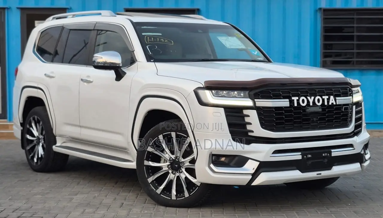 Toyota Land Cruiser LC300 2023 Off white