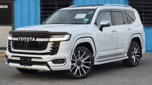 Toyota Land Cruiser LC300 2023 Off white