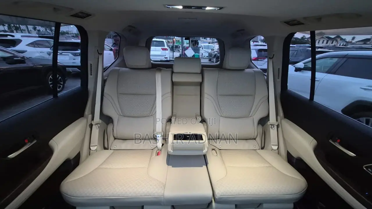 Toyota Land Cruiser LC300 2023 Off white