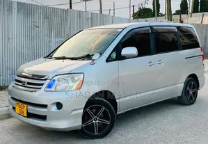Toyota Noah 2.0 143hp AWD (8 Seater) 2008 Silver