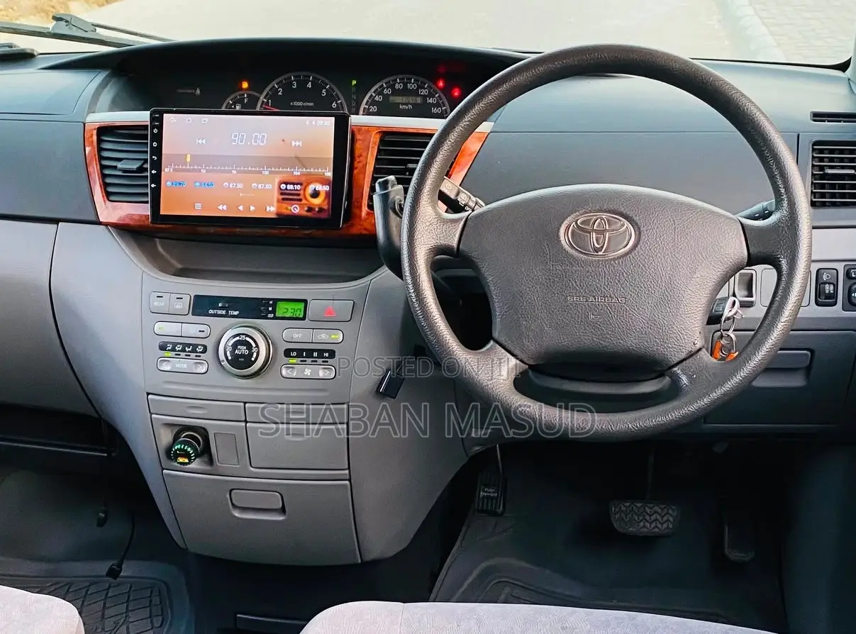 Toyota Noah 2.0 143hp AWD (8 Seater) 2008 Silver