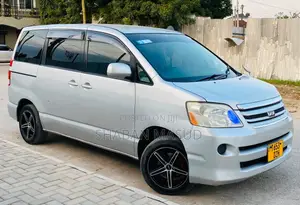 Toyota Noah 2.0 143hp AWD (8 Seater) 2008 Silver