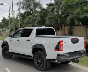 Toyota Hilux 2023 White