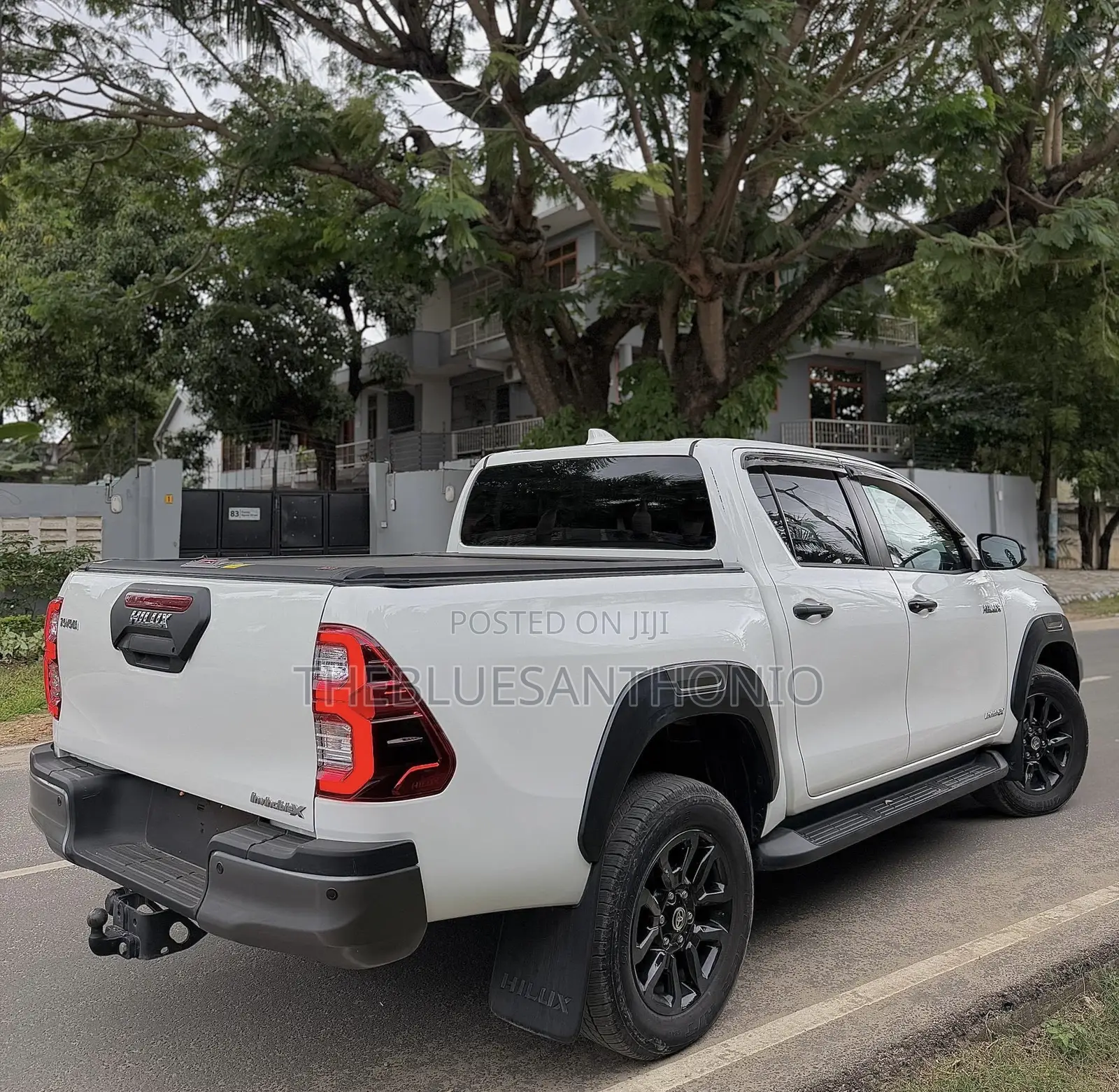 Toyota Hilux 2023 White