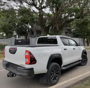 Toyota Hilux 2023 White