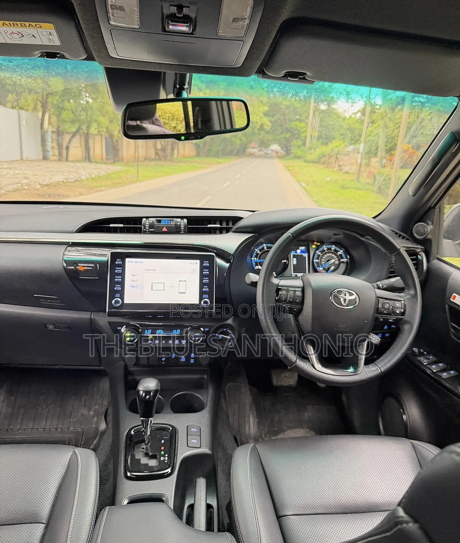 Toyota Hilux 2023 White