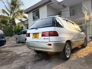 Toyota Ipsum 2003 White
