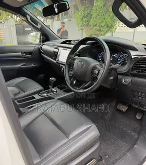 Toyota Hilux 2023 White