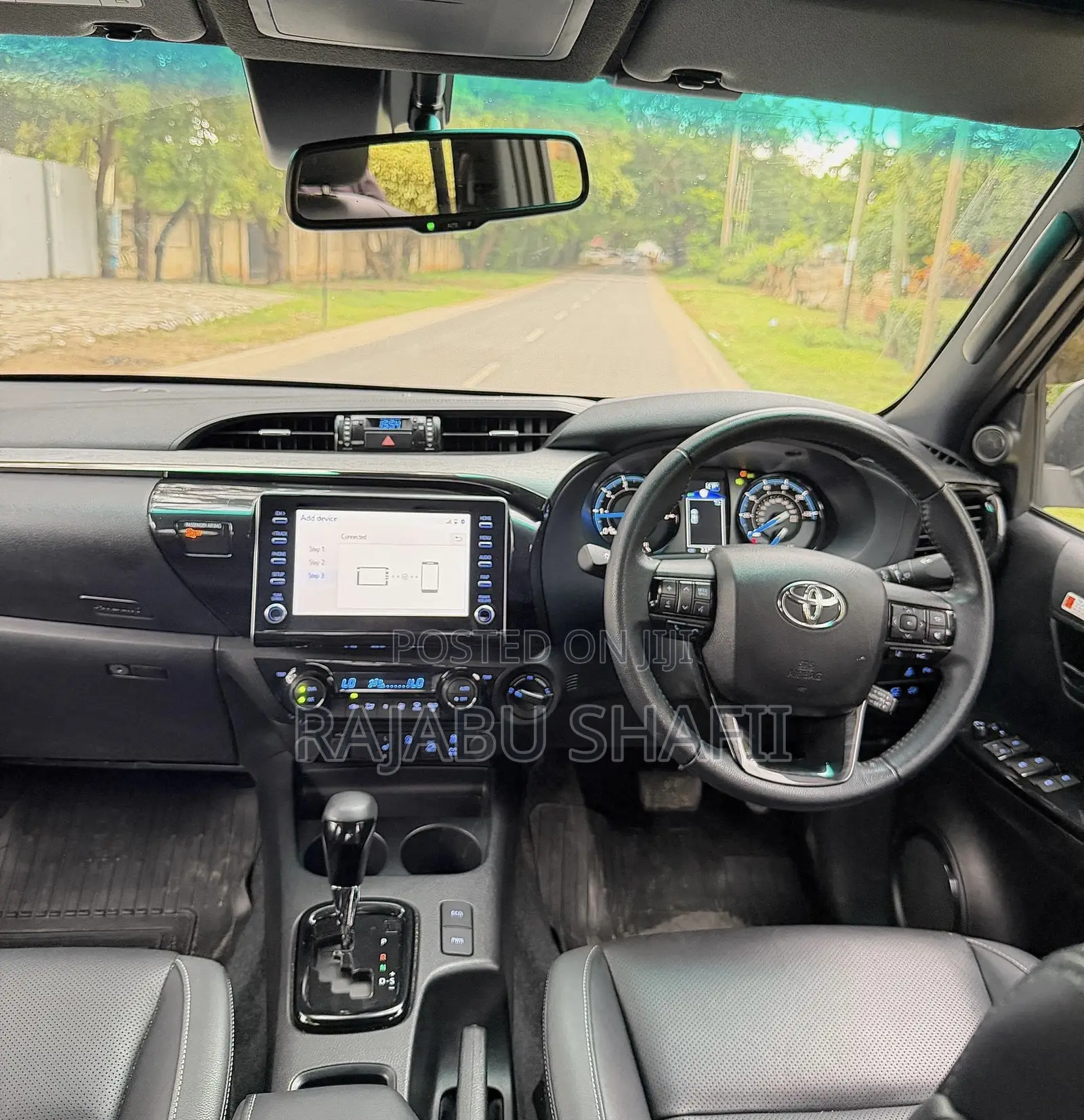 Toyota Hilux 2023 White