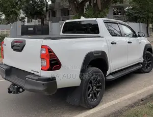 Toyota Hilux 2023 White