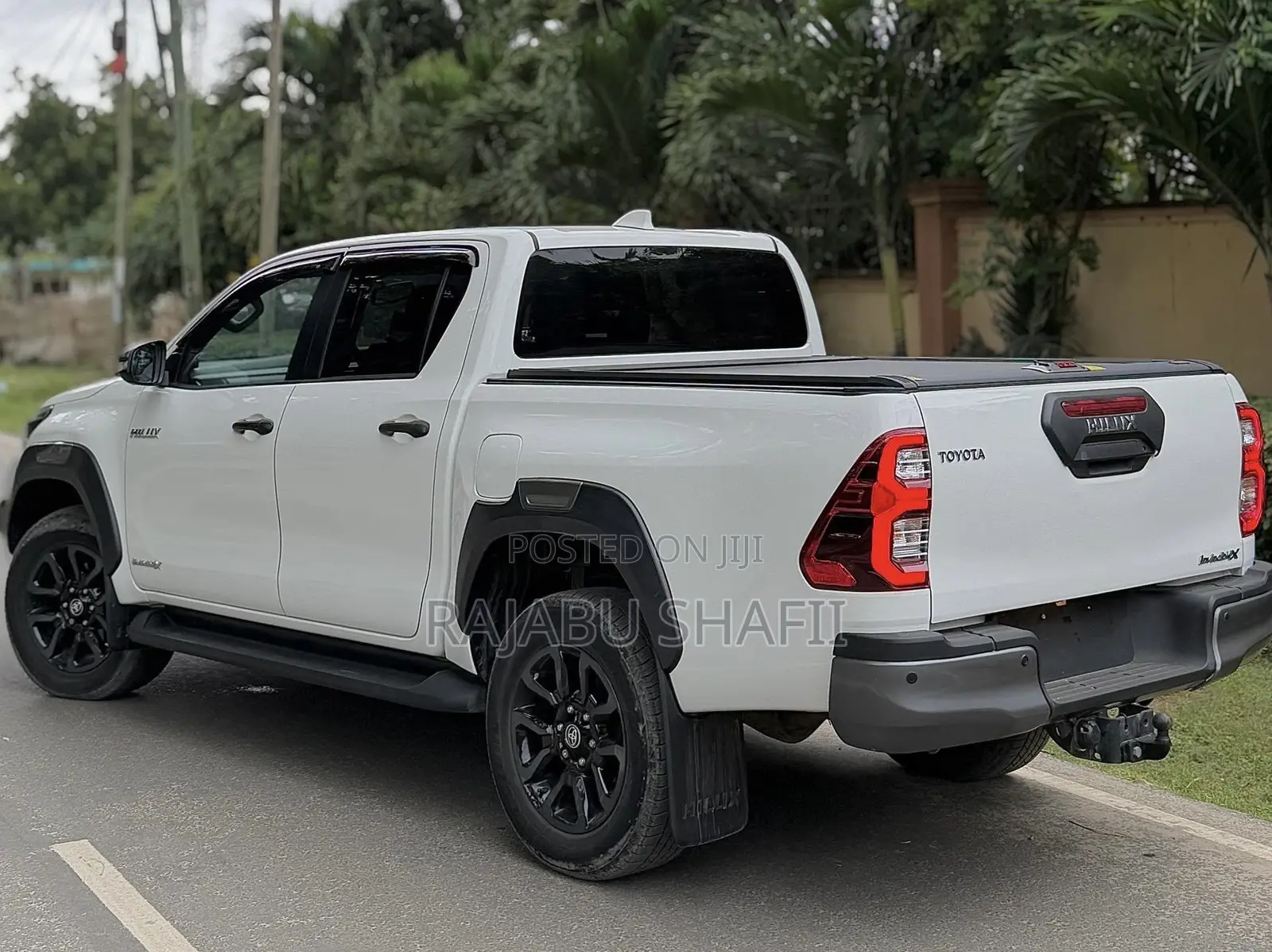 Toyota Hilux 2023 White