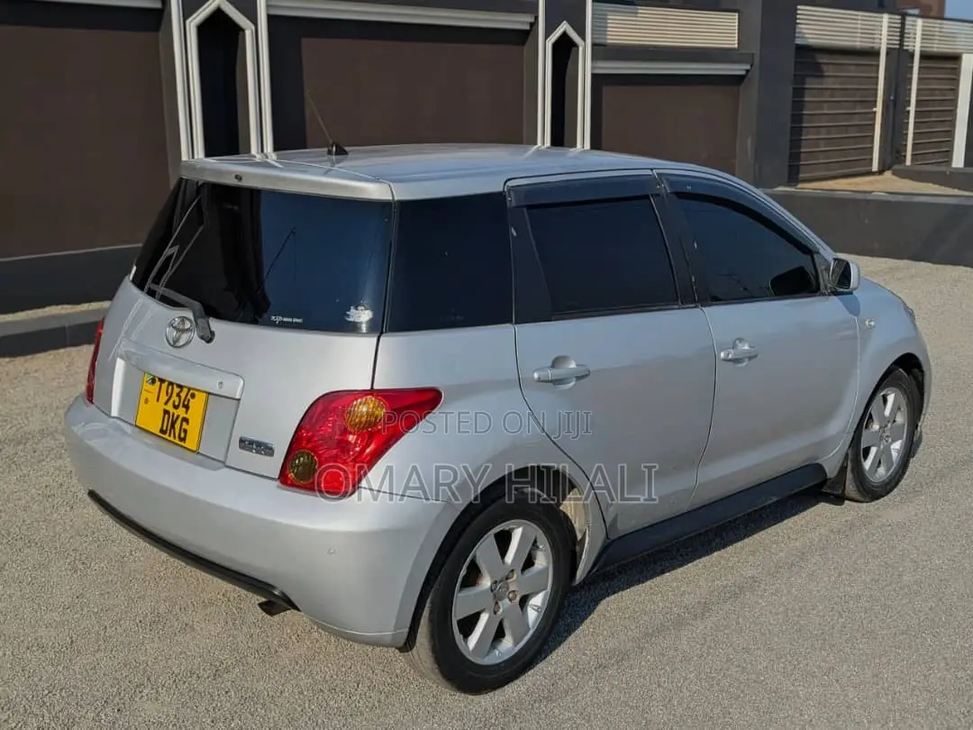 Toyota IST 2004 Silver