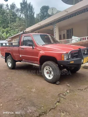 Toyota Hilux 1990 Red