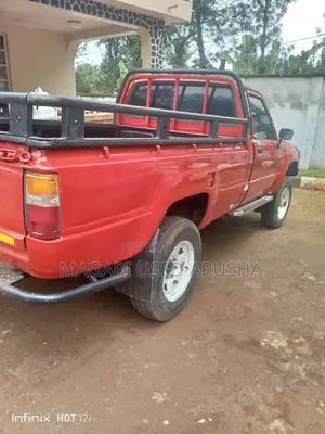 Toyota Hilux 1990 Red
