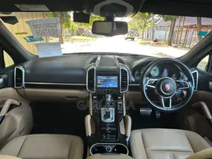 Porsche Cayenne 2016 Black