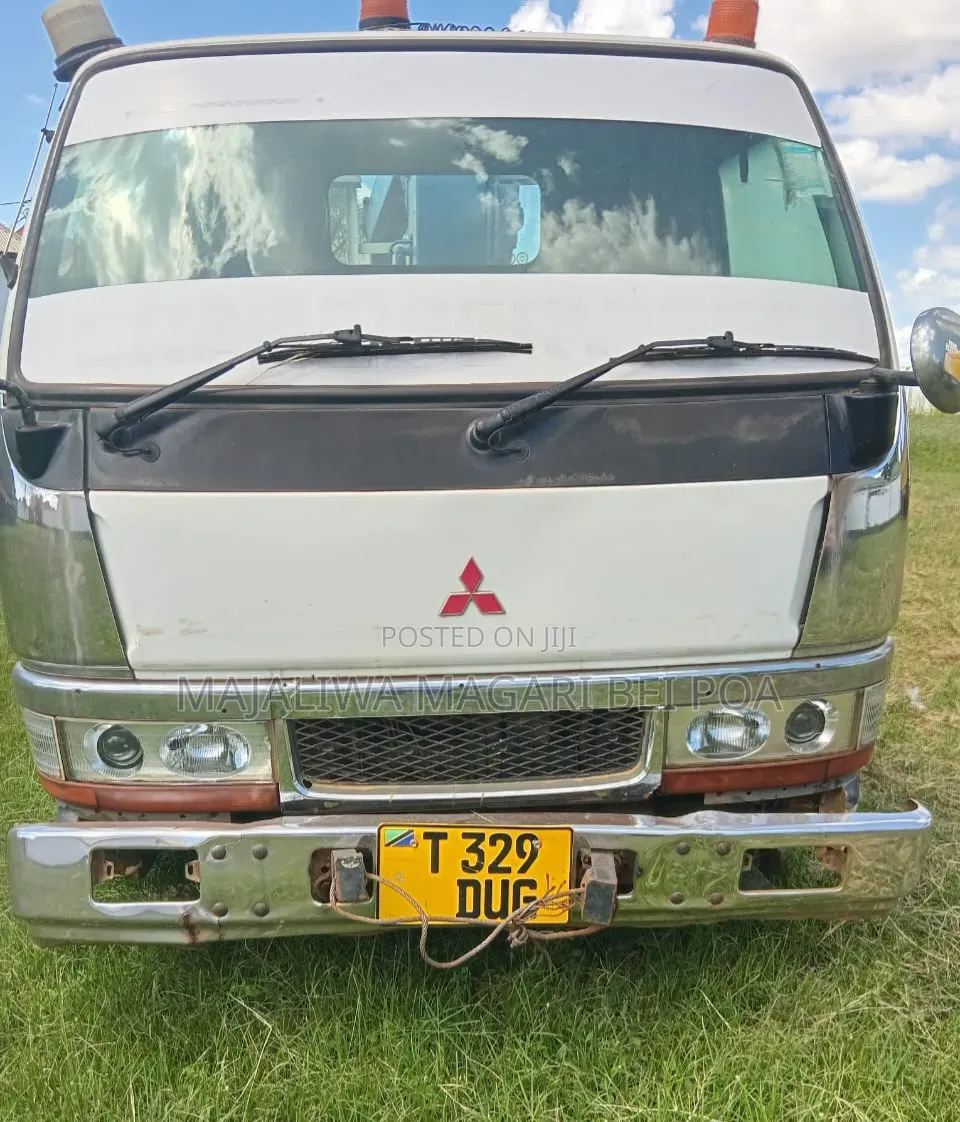 Mitsubishi Canter 2011 White