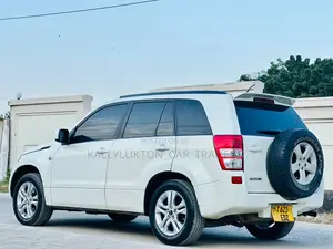 Suzuki Escudo 2008 White