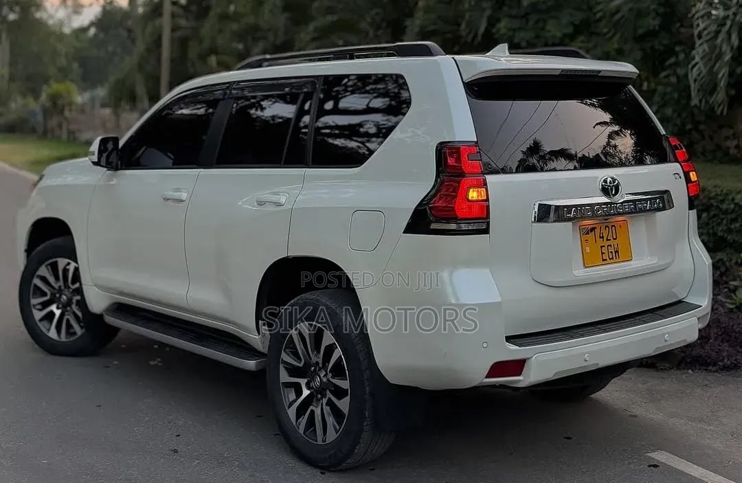 Toyota Land Cruiser Prado 2024 White