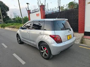 Toyota IST 2004 Silver
