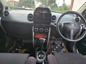 Toyota IST 2004 Silver