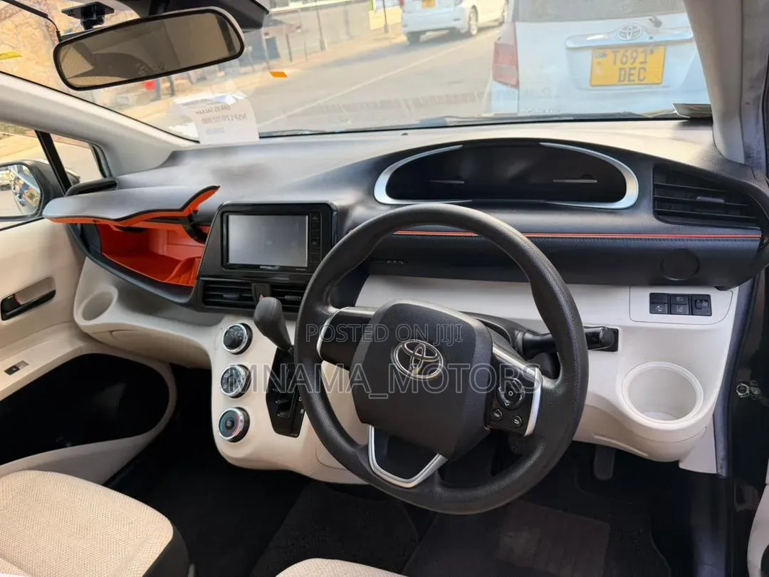 Toyota Sienta 2016 Black