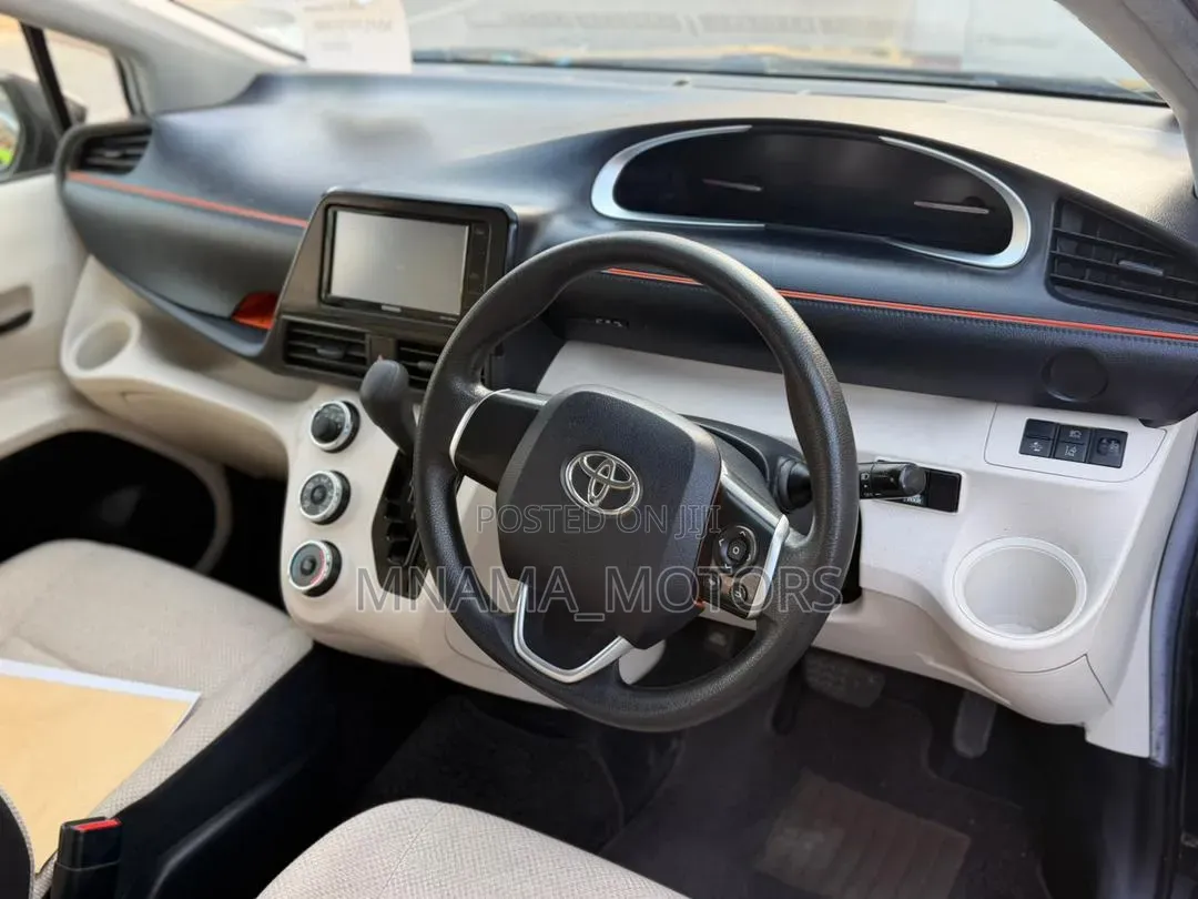 Toyota Sienta 2016 Black