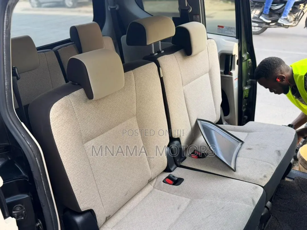 Toyota Sienta 2016 Black