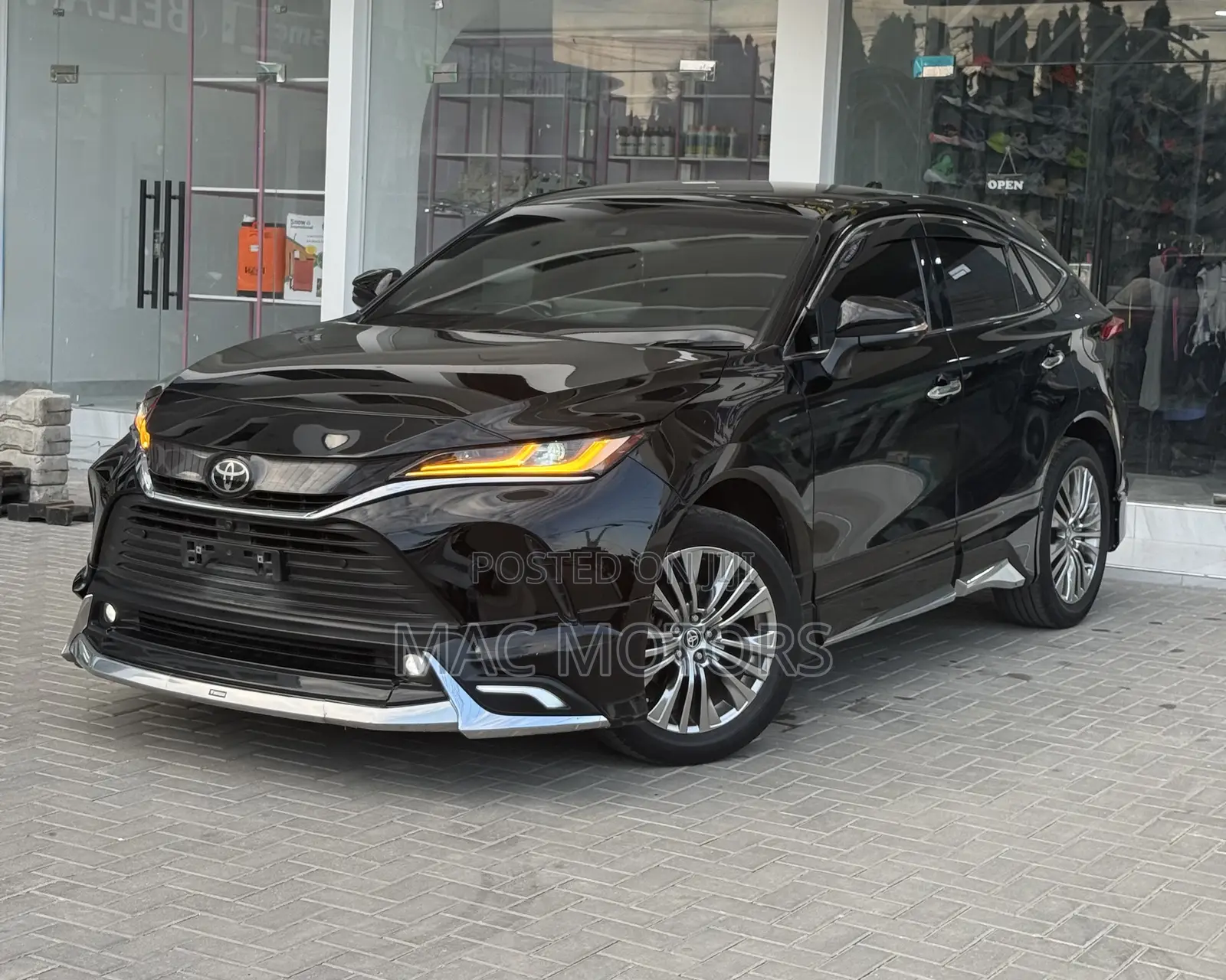 Toyota Harrier 2.0 2021 Black