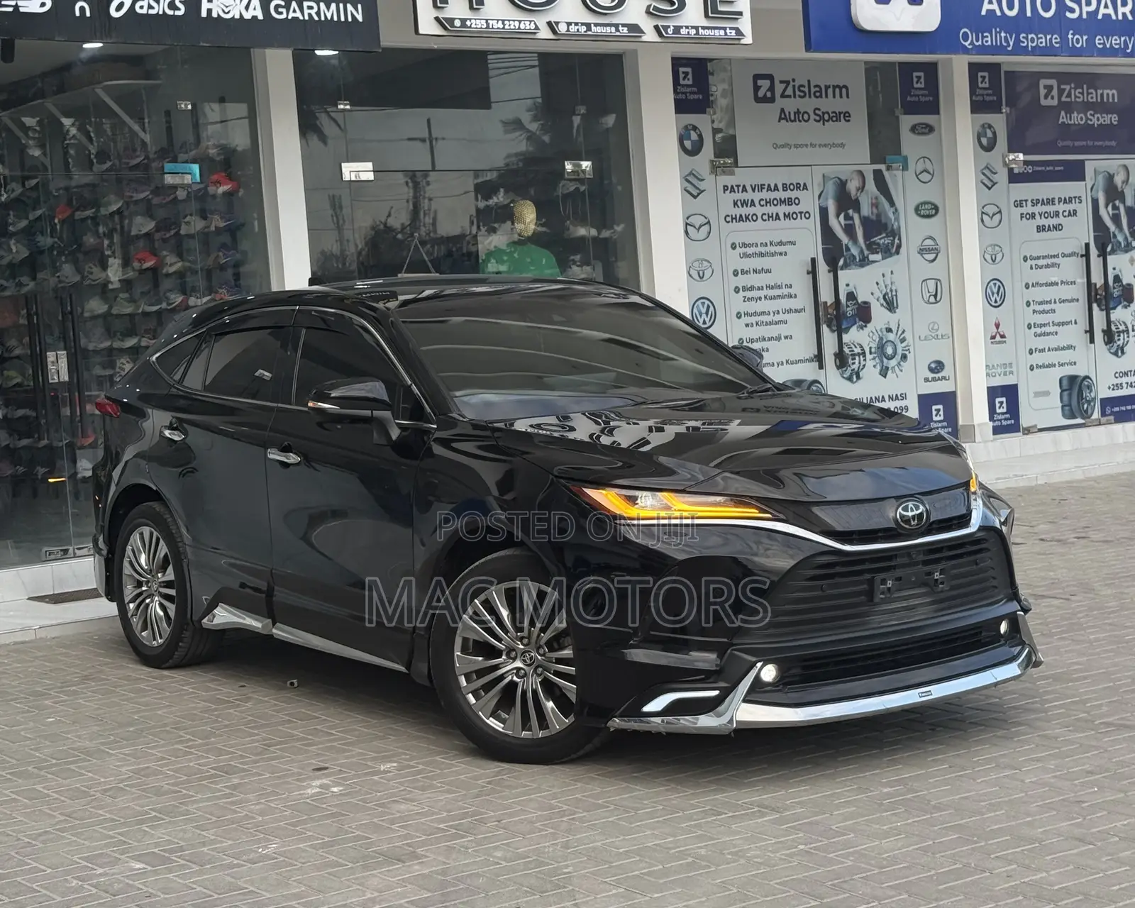 Toyota Harrier 2.0 2021 Black