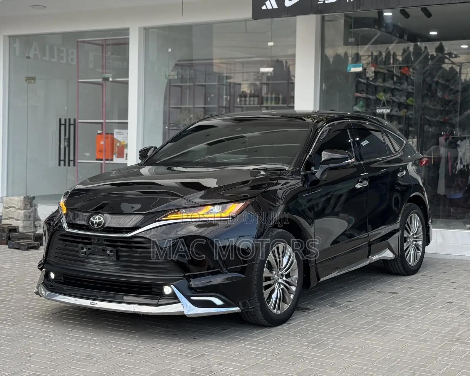 Toyota Harrier 2.0 2021 Black