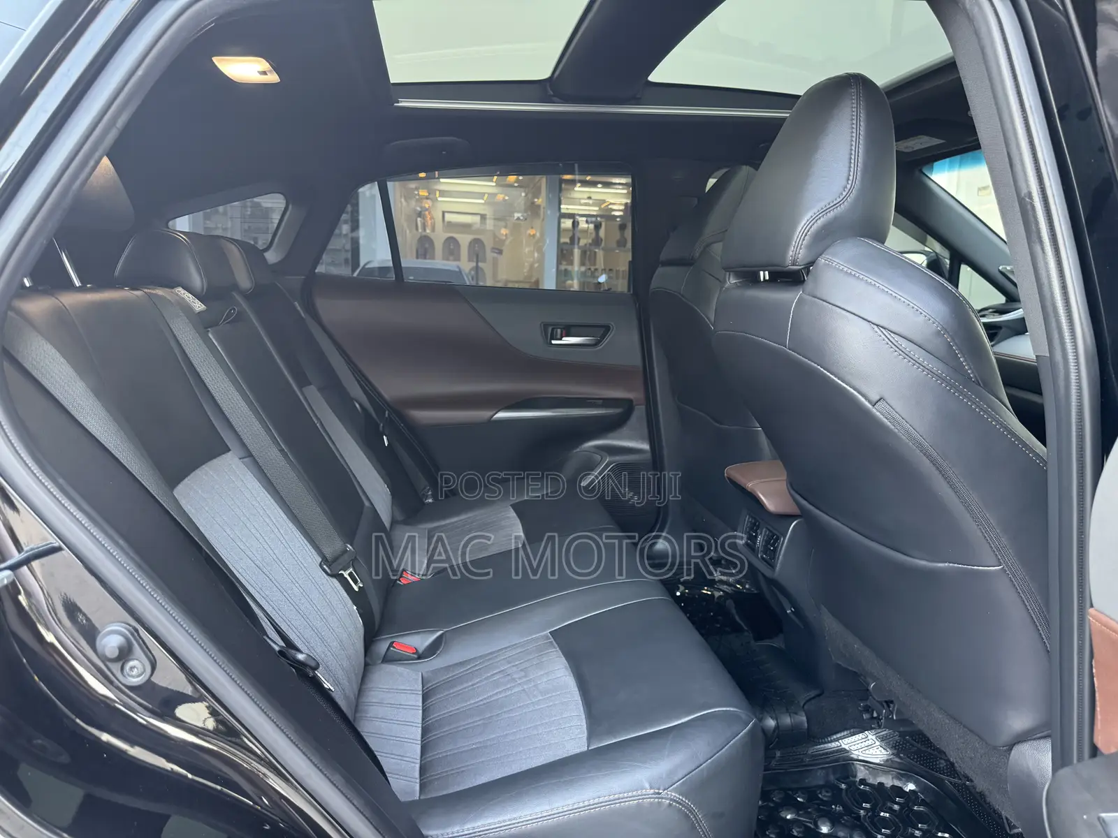 Toyota Harrier 2.0 2021 Black