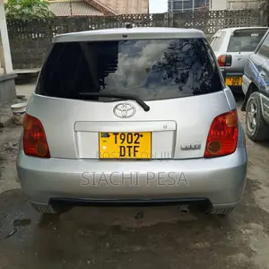 Toyota IST 2005 Silver