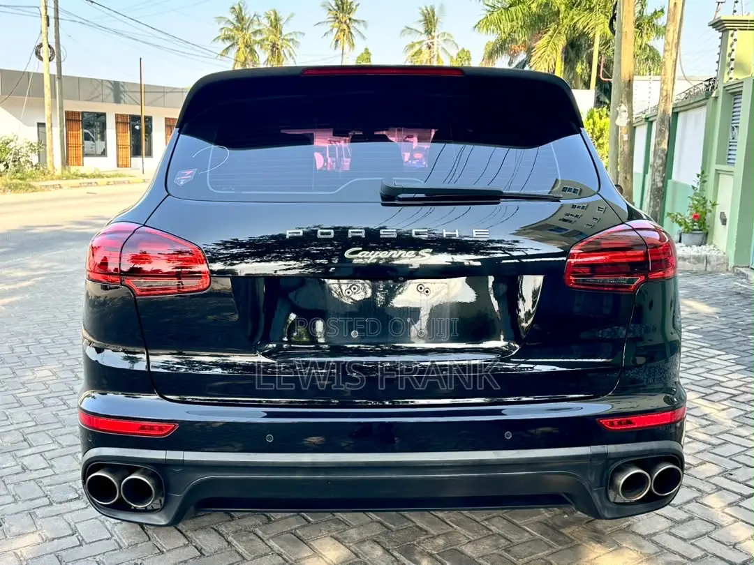Porsche Cayenne 2016 Black
