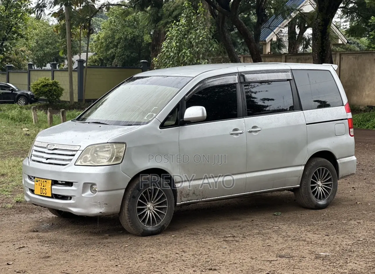 Toyota Noah 2.0 143hp AWD (7 Seater) 2007 Silver