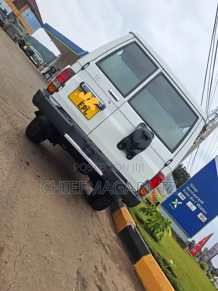 Toyota Land Cruiser 2008 Off white
