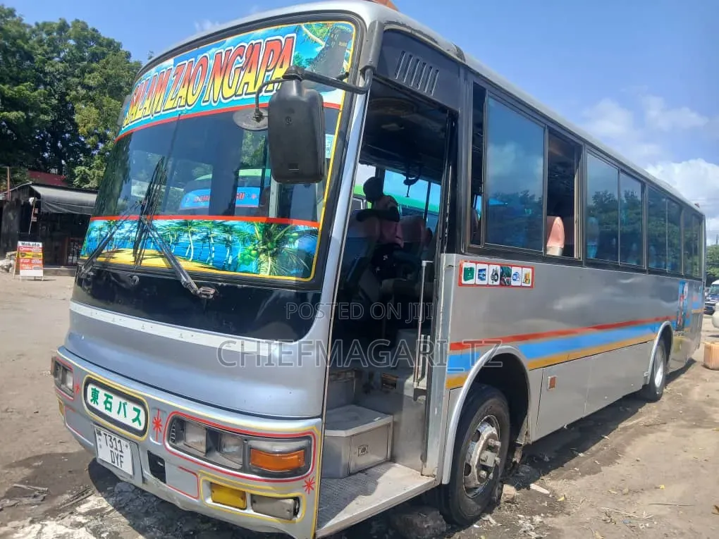 Mitsubishi Fuso Aero Bus 2012 Grey