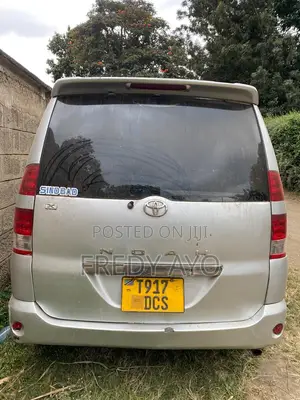 Toyota Noah 2.0 143hp AWD (7 Seater) 2007 Silver
