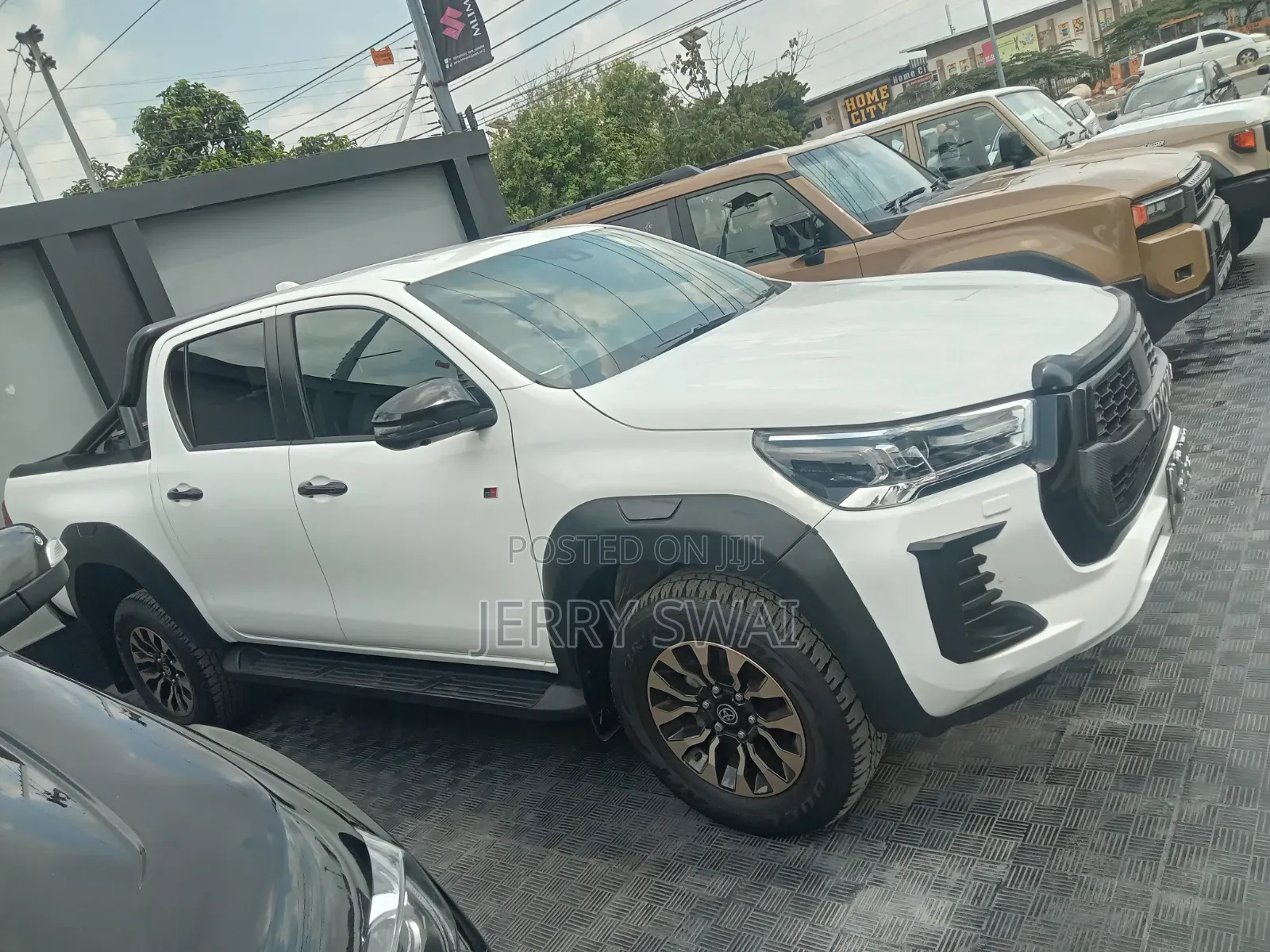 Toyota Hilux 2023 White