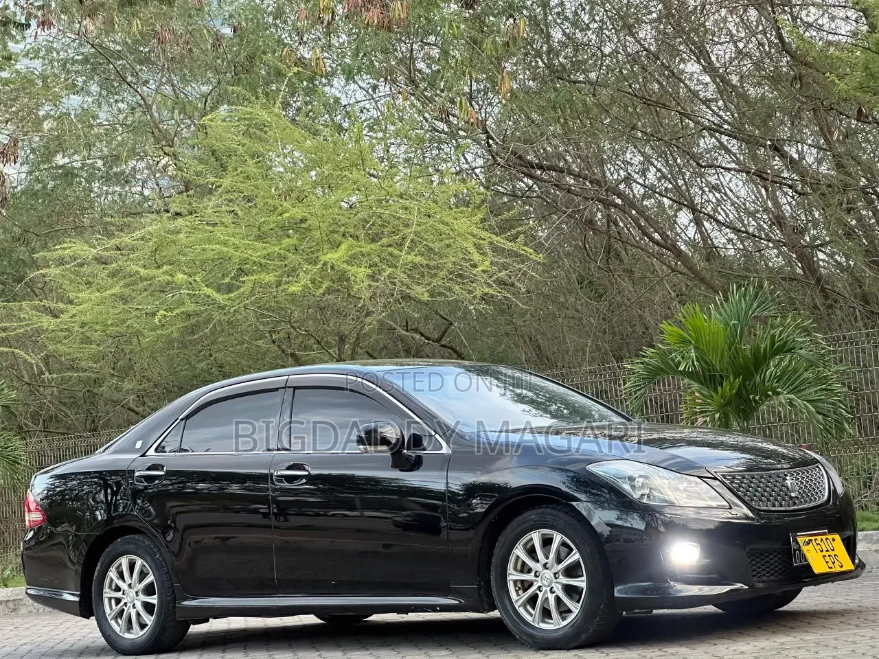 Toyota Crown 2010 Black
