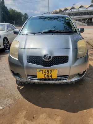 Toyota Vitz 2005 Silver