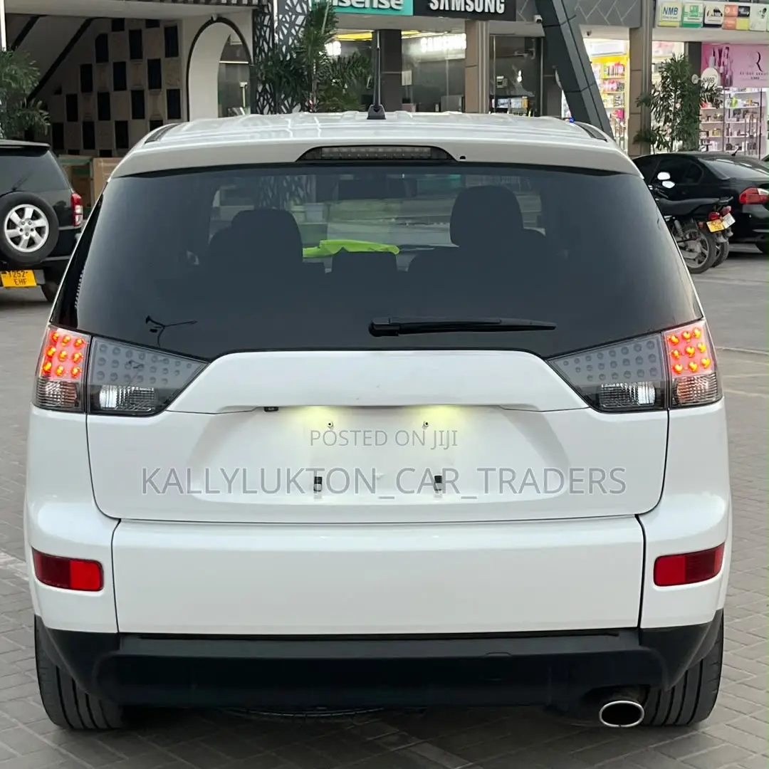 Mitsubishi Outlander 2010 White