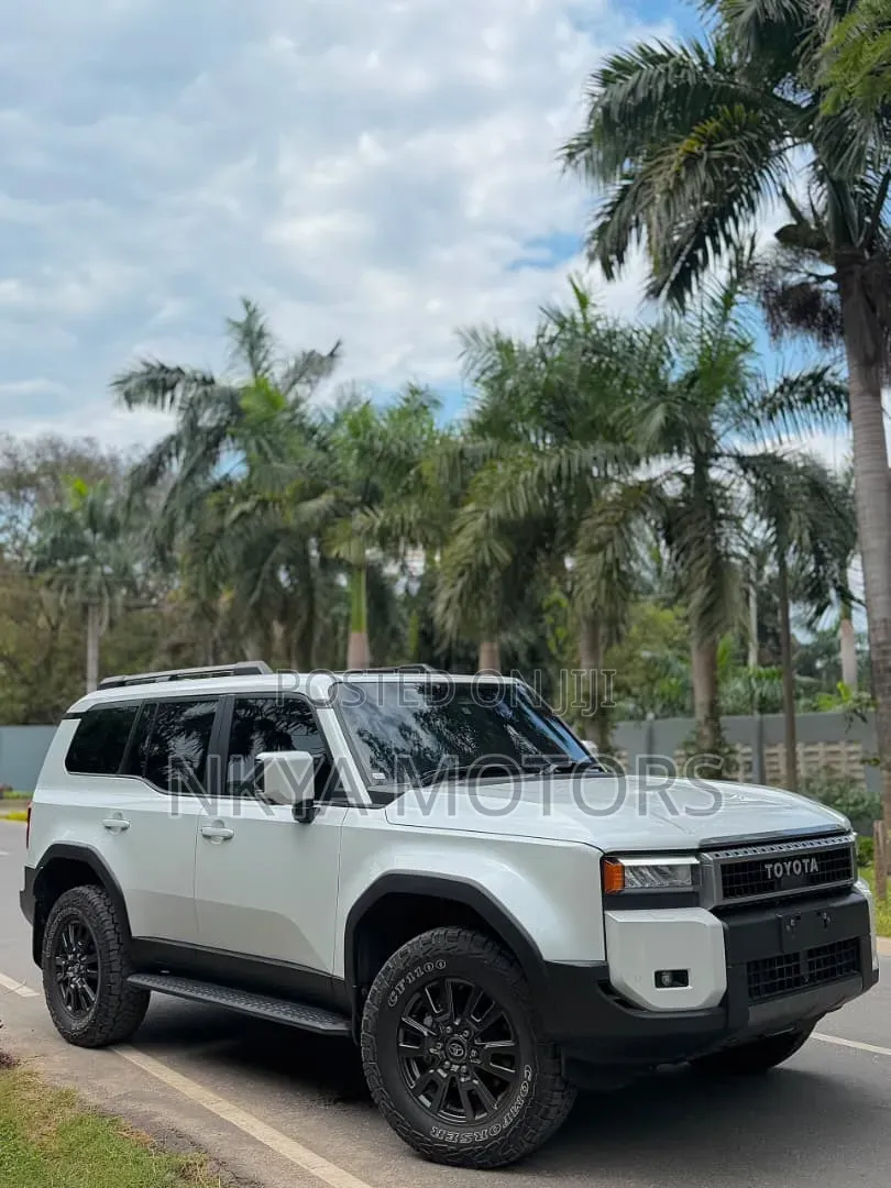 Toyota Land Cruiser Prado 2025 White