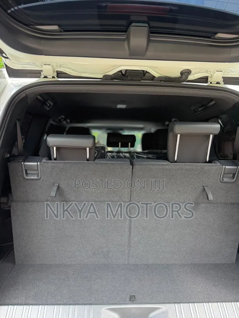 Toyota Land Cruiser Prado 2025 White