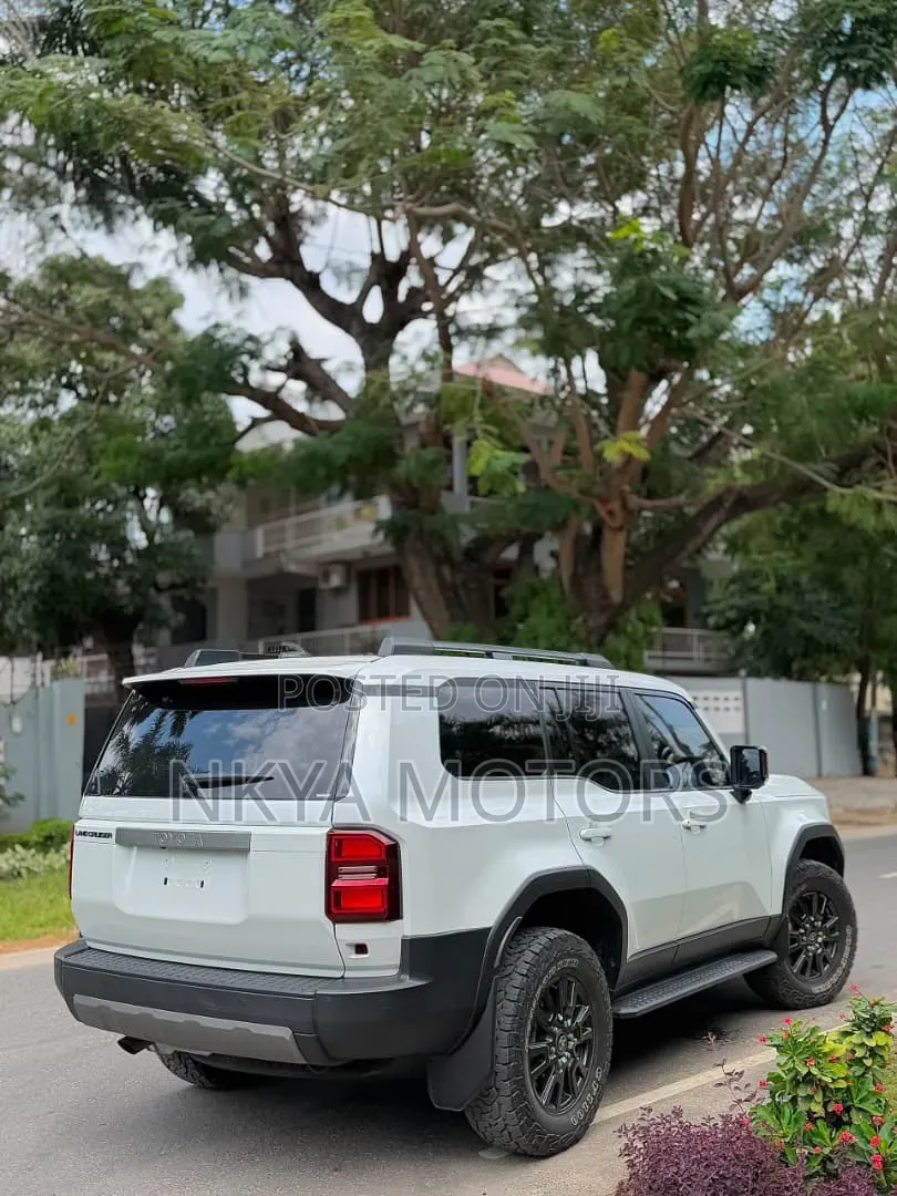 Toyota Land Cruiser Prado 2025 White